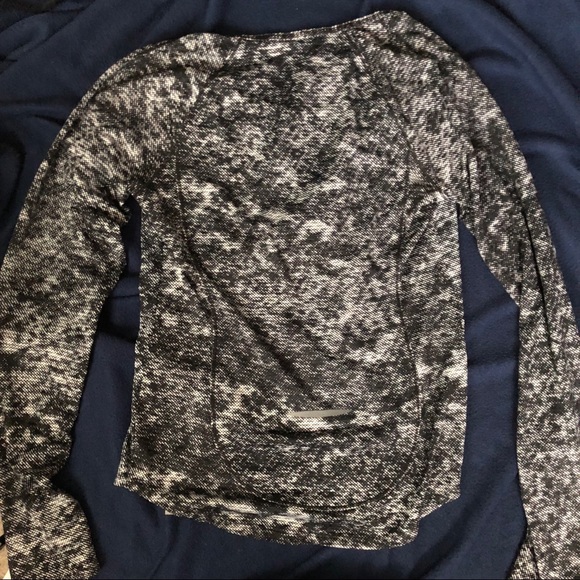 Under Armour Workout shirt - Picture 4 of 7